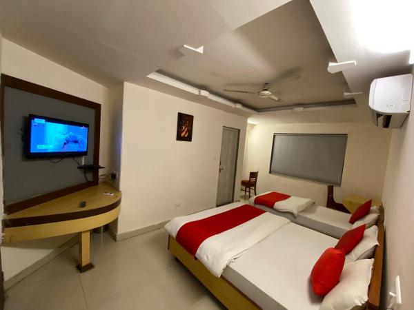 Hotel Riverfront : photo 3 de la chambre chambre triple avec baignoire