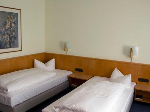 Hotel Am Terrassenufer : photo 3 de la chambre chambre lits jumeaux standard