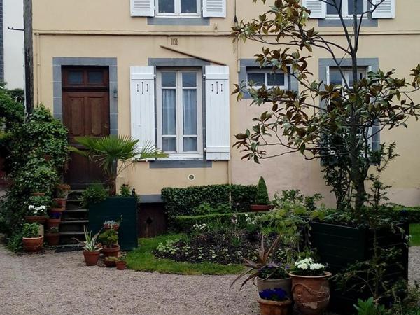 Propriété Charbaymond : photo 3 de la chambre chambre double - vue sur jardin