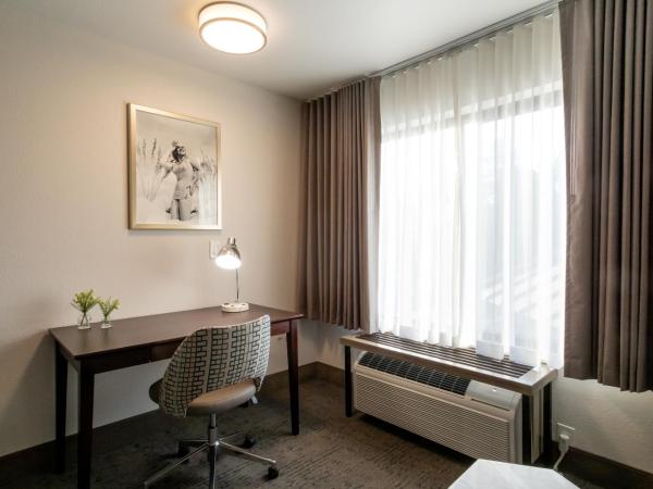 Oxford Suites Portland - Jantzen Beach : photo 3 de la chambre suite lit queen-size - 2