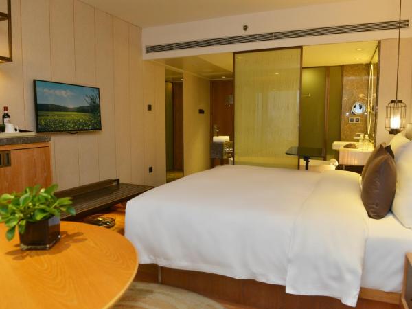 The Garden Hotel Guangzhou - Free shuttle between hotel and Exhibition Center during Canton Fair & Exhibitor registration Counter : photo 1 de la chambre chambre lit king-size e500
