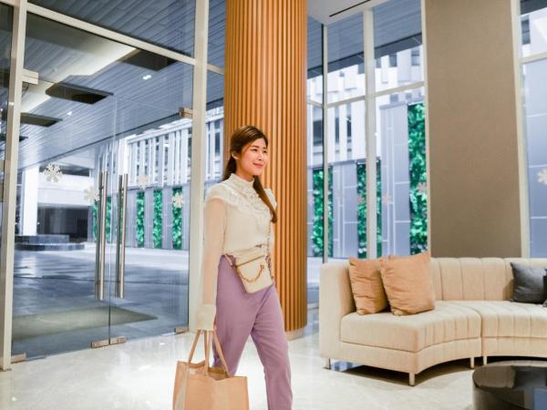 EMKA Lodge studio room the vertu apartemen ciputra world surabaya : photo 6 de la chambre studio avec balcon