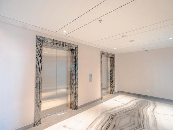 EMKA Lodge studio room the vertu apartemen ciputra world surabaya : photo 10 de la chambre studio avec balcon