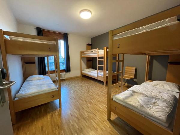 Geneva Hostel : photo 3 de la chambre lit simple dans dortoir pour femmes