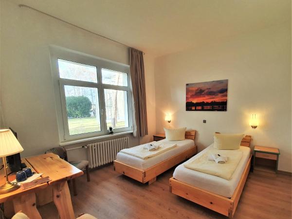 Waldhotel am See Berlin-Schmöckwitz : photo 1 de la chambre chambre lits jumeaux