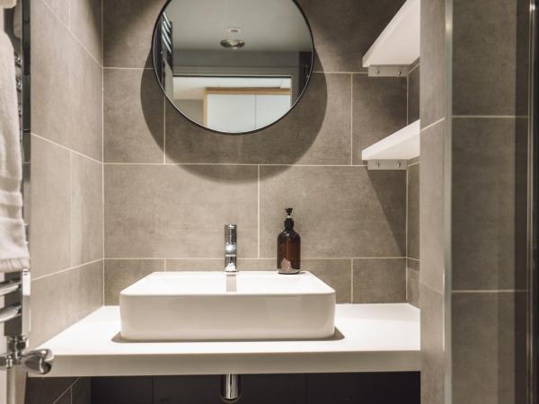 Apex2100 International Ski Academy Tignes : photo 7 de la chambre chambre lits jumeaux - vue sur montagne