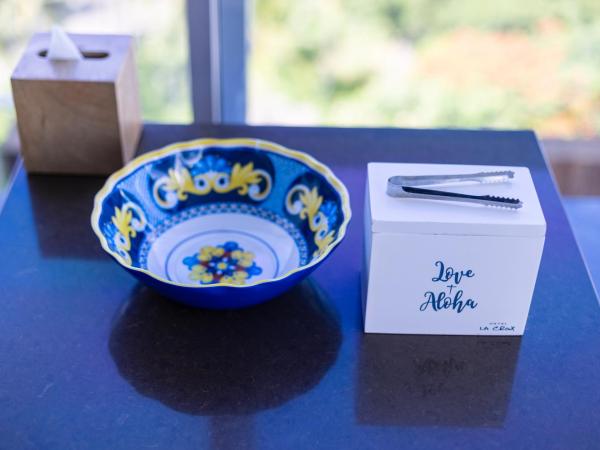 Hotel La Croix : photo 8 de la chambre penthouse platinum - vue sur silhouette des immeubles