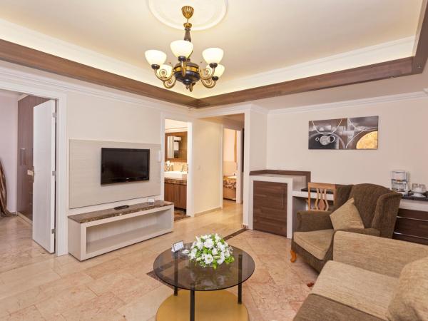 Club Paradiso Hotel & Resort : photo 1 de la chambre suite familiale