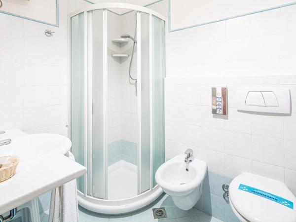 Hotel Alexander : photo 7 de la chambre chambre double confort