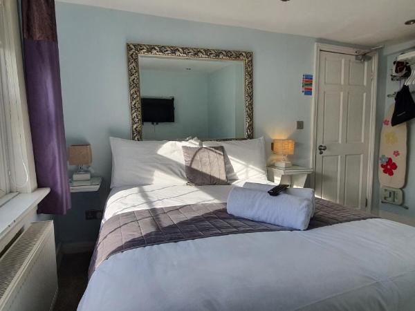 INNit Joy : photo 3 de la chambre chambre double avec salle de bains privative