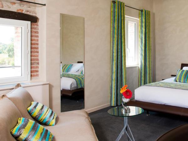 Auberge Du Roua : photo 4 de la chambre chambre confort - vue sur piscine