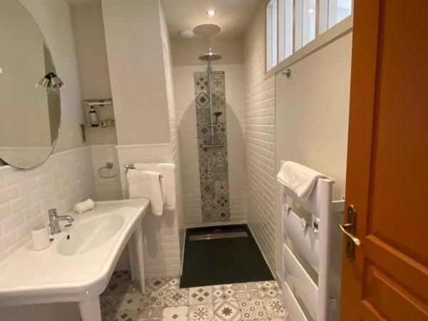 Villa Agrippa : photo 8 de la chambre chambre lit king-size - vue sur jardin