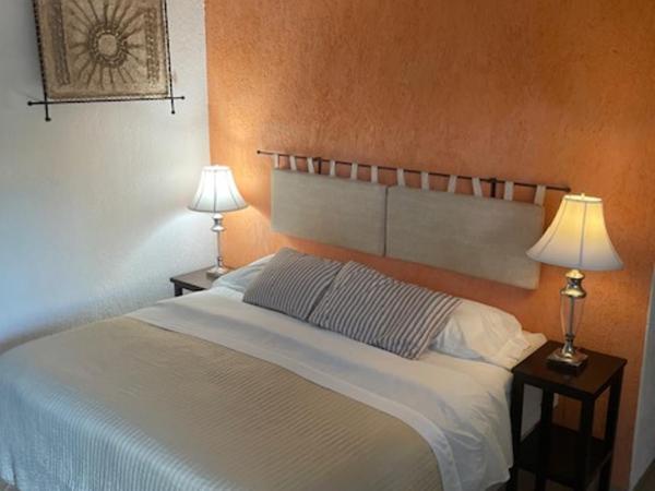 Villa Escondida Guest House Cozumel Downtown : photo 3 de la chambre chambre lit king-size