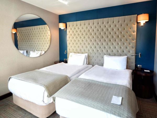 Ramada Encore by Wyndham Izmir : photo 1 de la chambre executive room with land view