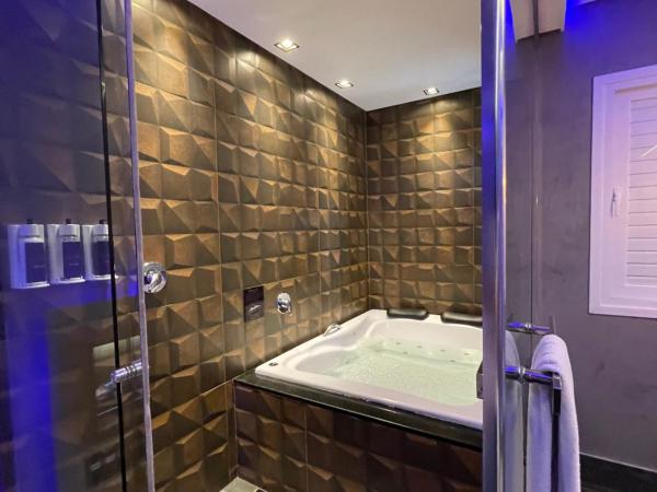 Fantasy Motel : photo 3 de la chambre suite lit king-size avec baignoire spa