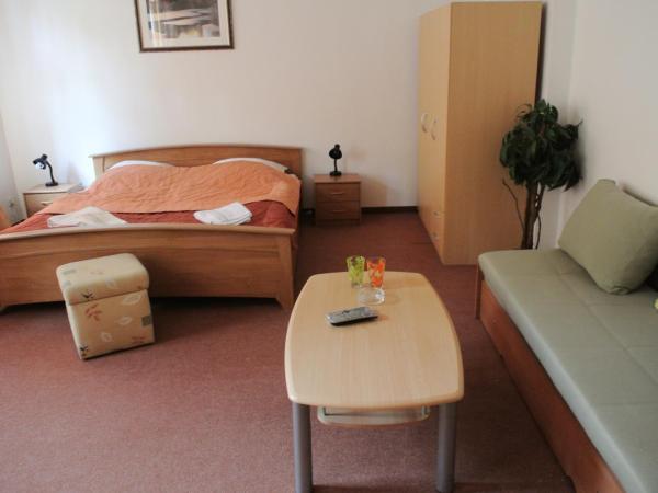 Penzion Haus Regrus : photo 1 de la chambre chambre triple standard