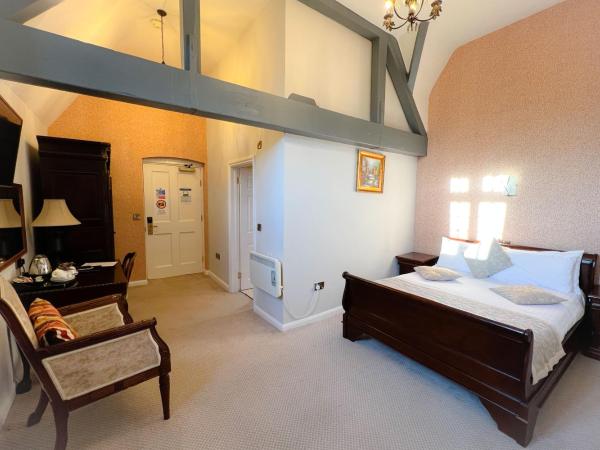 Castle Bromwich Hall; Sure Hotel Collection by Best Western : photo 5 de la chambre superior family room with double and twin beds