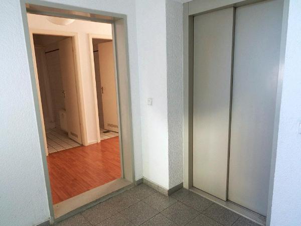 BNB Potsdamer Platz - Rooms & Apartments : photo 9 de la chambre chambre double ou lits jumeaux avec salle de bains commune