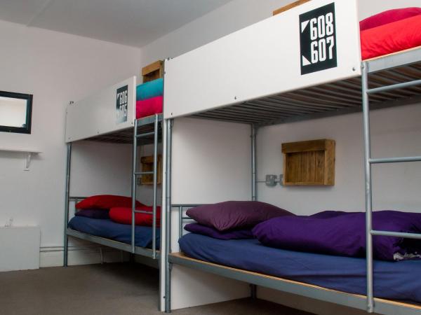 Central Backpackers : photo 3 de la chambre lit simple dans dortoir pour femmes