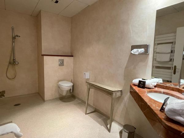 Hôtel France et Chateaubriand : photo 6 de la chambre chambre familiale prestige