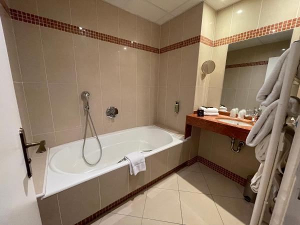 Hôtel France et Chateaubriand : photo 3 de la chambre grande chambre familiale