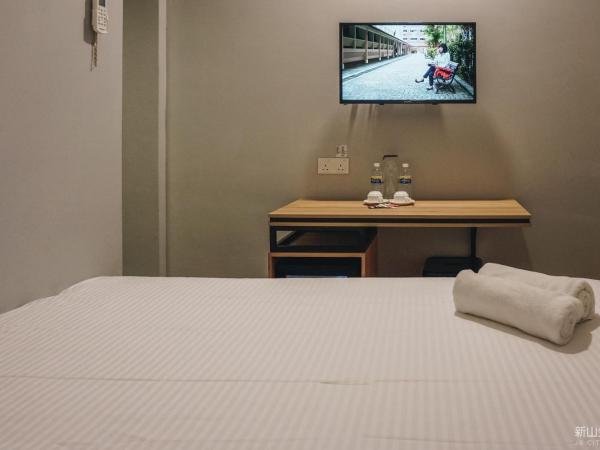 HOTEL CIQ, JALAN TRUS : photo 5 de la chambre chambre supérieure lit queen-size