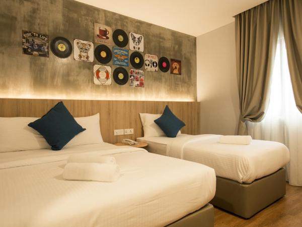 HOTEL CIQ, JALAN TRUS : photo 2 de la chambre chambre triple