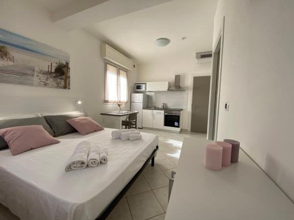 Rimini Bay Suites&Residence : photo 1 de la chambre studio avec balcon 