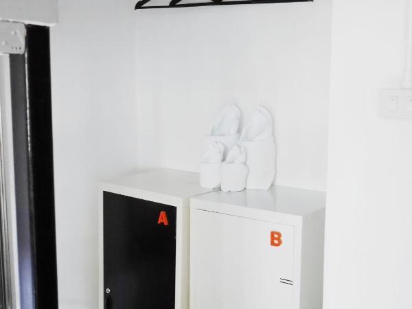 Tiny Taladnoi Hostel : photo 3 de la chambre chambre lits jumeaux avec salle de bains commune