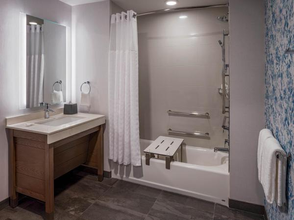 Hyatt House Tampa Downtown : photo 3 de la chambre king studio suite with kitchen, tub and sofa bed - disability access