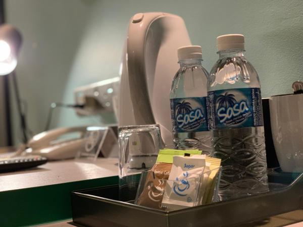 K Hotel : photo 4 de la chambre chambre lit king-size supérieure