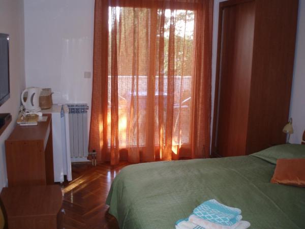 Apartments and Rooms Irena : photo 3 de la chambre chambre double avec terrasse