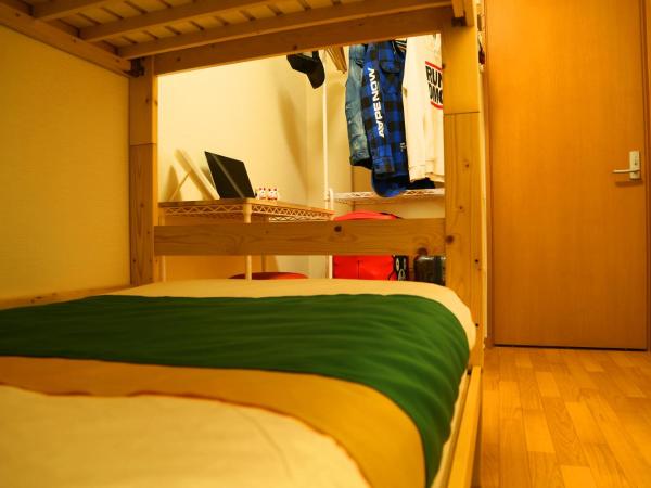 TOKYO E JOY INN West Shinjuku Branch : photo 10 de la chambre mixed dormitory room with shared shower and toilet