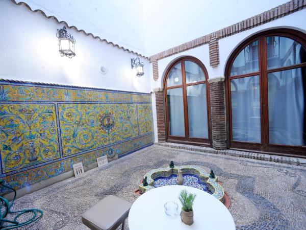 San Basilio´s Red House : photo 3 de la chambre chambre double avec salle de bains privative extérieure