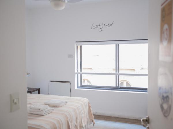 BA STOP Hostel : photo 8 de la chambre chambre double avec salle de bains privative