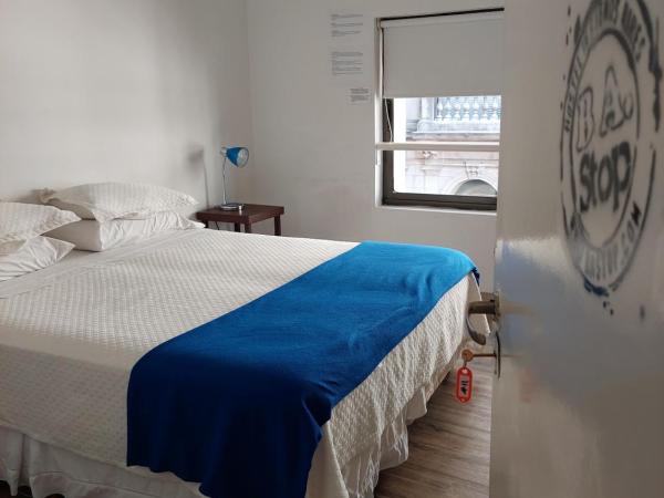 BA STOP Hostel : photo 2 de la chambre chambre double avec salle de bains privative