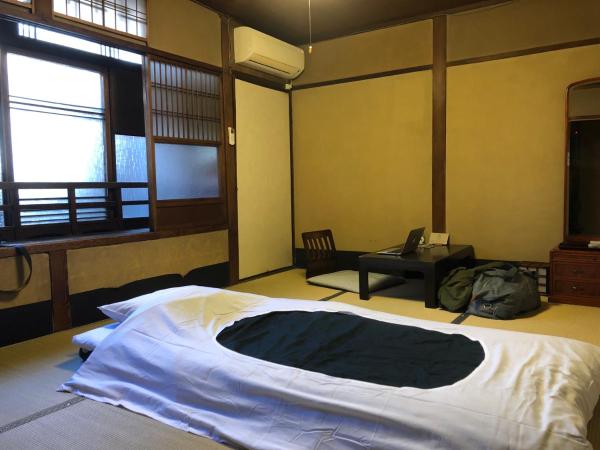 Gojo Guest House : photo 9 de la chambre chambre lits jumeaux de style japonais avec salle de bains commune