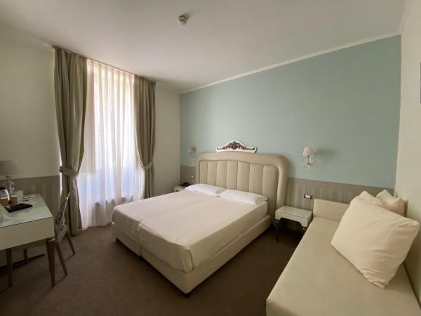 JR Hotels Oriente Bari : photo 2 de la chambre chambre triple classique