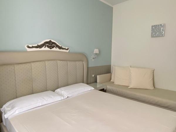 JR Hotels Oriente Bari : photo 3 de la chambre chambre triple classique