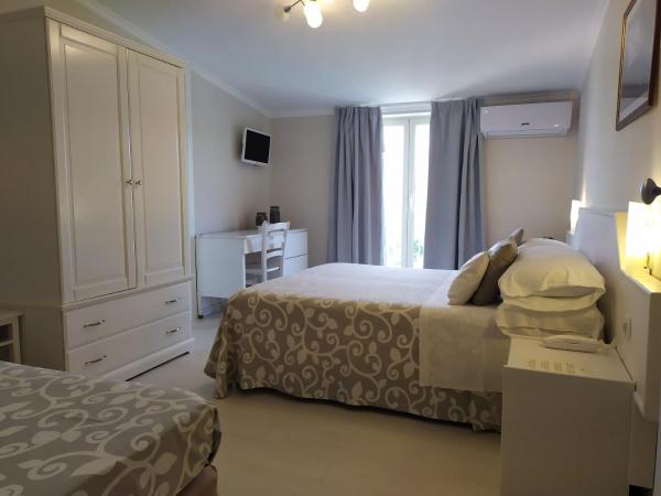 Hotel Villa Fiorita : photo 4 de la chambre chambre triple standard - vue sur mer