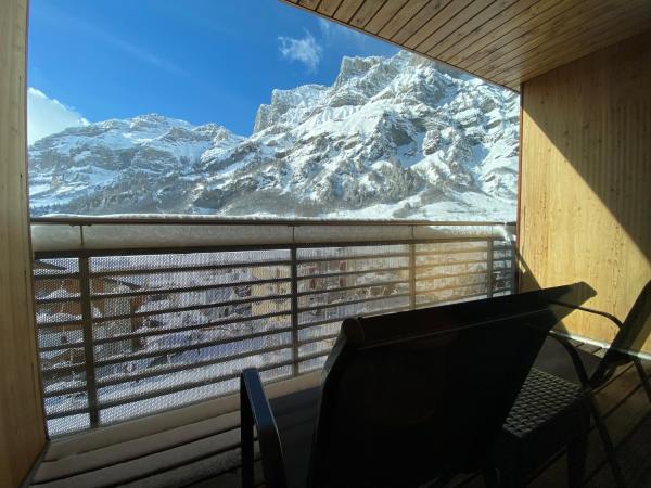 Le Bristol Leukerbad : photo 2 de la chambre chambre supérieure avec 2 lits simples et balcon