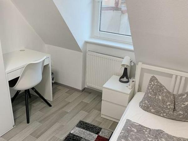 Hostel Nuremberg : photo 8 de la chambre chambre simple avec toilettes et douche communes