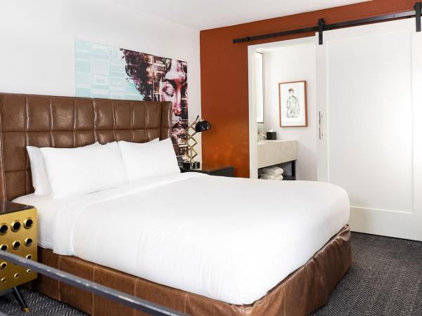 Montrose at Beverly Hills : photo 1 de la chambre suite lit king-size premier avec balcon