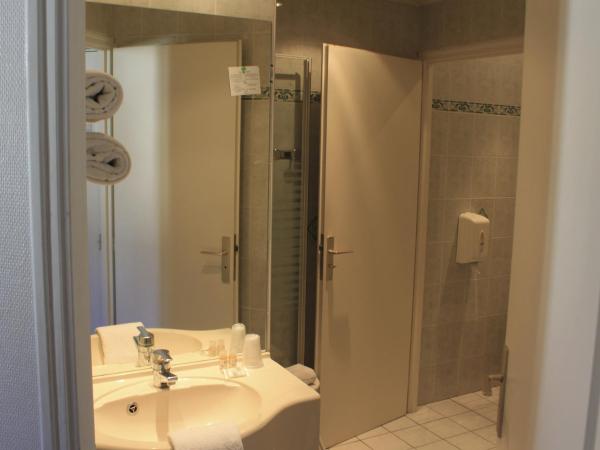 Hôtel de Paris - Dijon Centre Gare : photo 10 de la chambre chambre lits jumeaux confort
