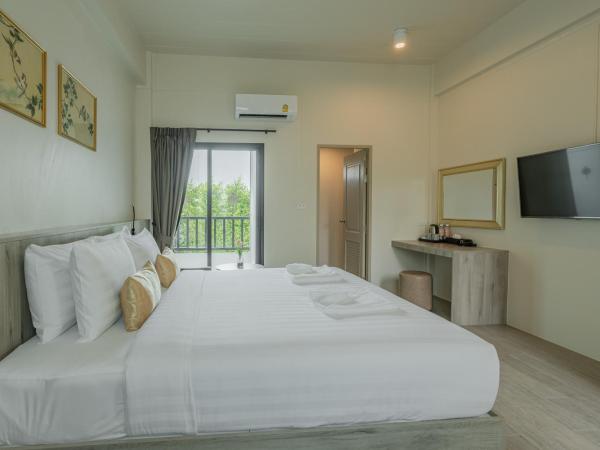 Ang Pao Hotel - SHA Extra Plus : photo 3 de la chambre chambre lit king-size supérieure