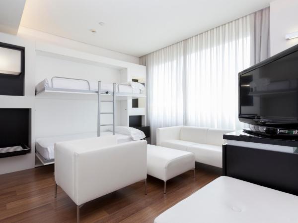 Axor Barajas : photo 6 de la chambre chambre familiale avec navette aéroport gratuite