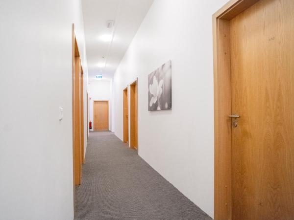 Guesthouse Pavi : photo 4 de la chambre chambre triple avec salle de bains commune