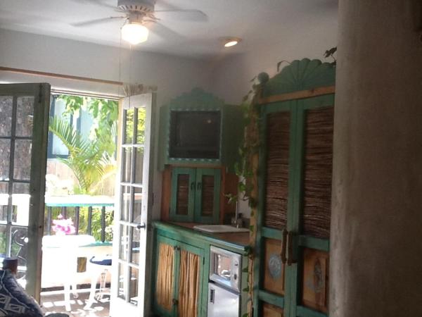 Les Artistes Inn : photo 2 de la chambre chambre lit queen-size avec balcon