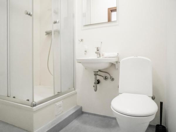 Guesthouse Pavi : photo 4 de la chambre chambre lits jumeaux avec salle de bains commune