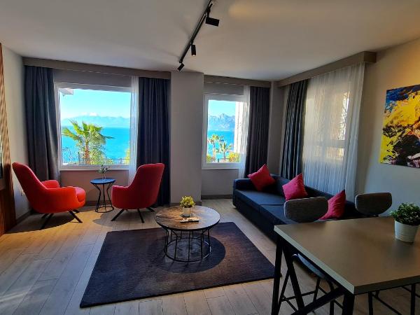 Letstay Panorama Suites : photo 2 de la chambre suite supérieure avec vue partielle sur la mer